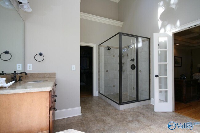 Building Photo - 27 Carriage Hill