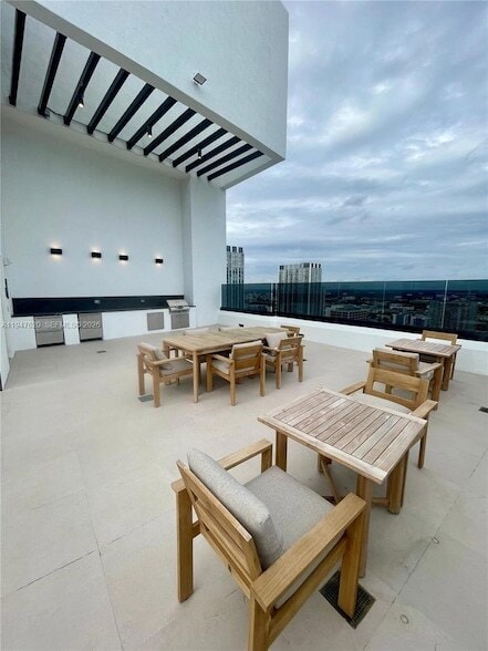 Building Photo - 225 N Miami Ave