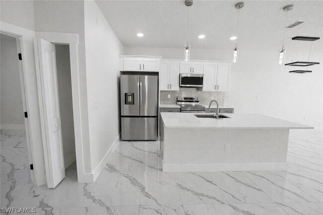 Building Photo - 2421 Milton Ave S