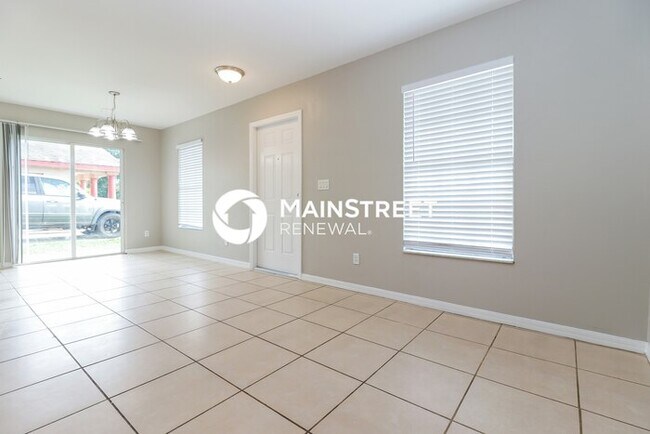 Building Photo - 3 Bedroom Pet-Friendly Home in Fort Myers, FL with Main Street Renewal
