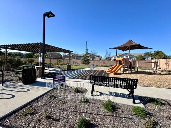 Building Photo - 36330 Albus Ave