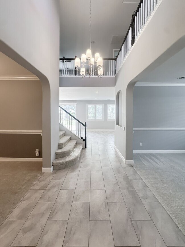 Building Photo - 32920 Northshire Cir