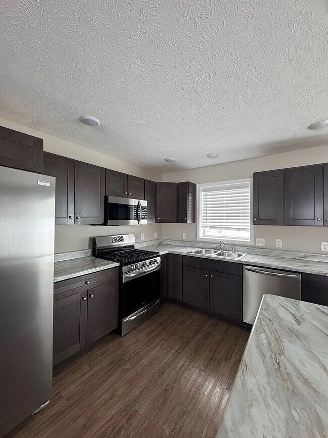 Building Photo - Available Now! Beautiful Traverse City Home for Rent! $3,100/Month
