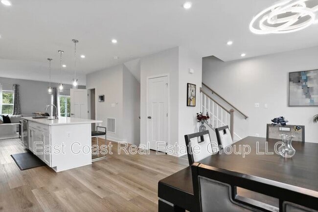 Building Photo - 1716 Atlas Dr