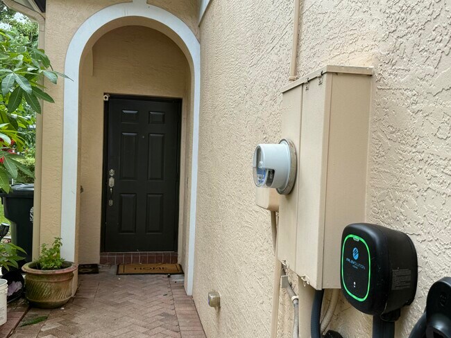 Building Photo - 9114 Villa Palma Ln