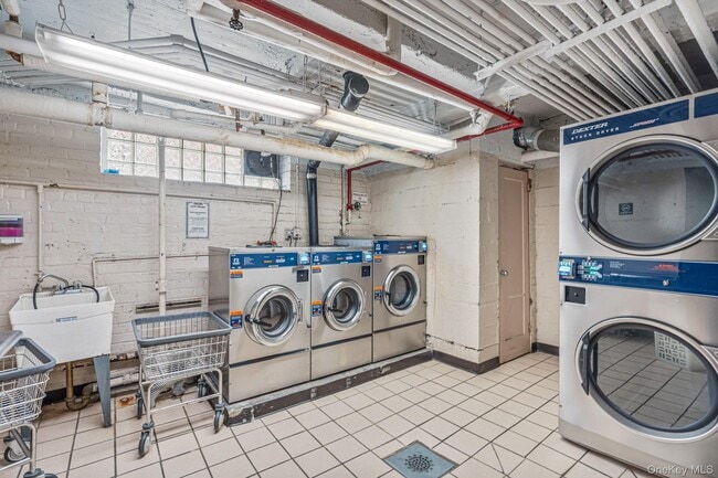 Building Photo - 102-55 67th Rd