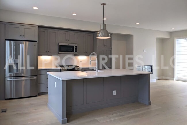 Building Photo - 8048 W 52nd Ln