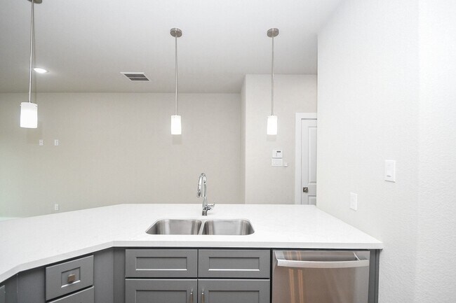 Building Photo - 4401 Alvin St