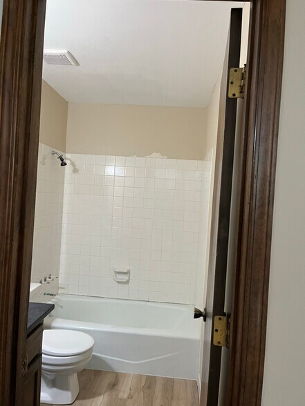 Building Photo - 8905 Haskins St