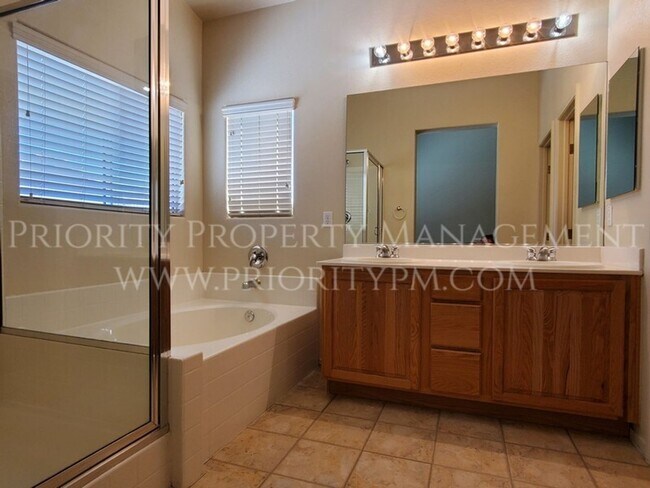 Building Photo - COMING SOON~~3 Bed ~ 2 Bath ~ 1600+ sq ft Single Story!