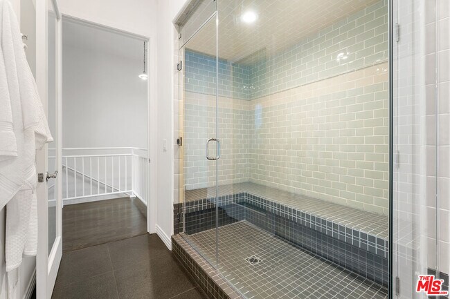 Building Photo - 2333 Vasanta Way