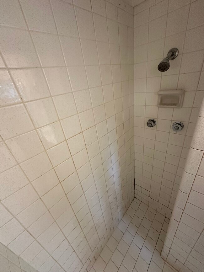 Building Photo - 711 E Locust Ave