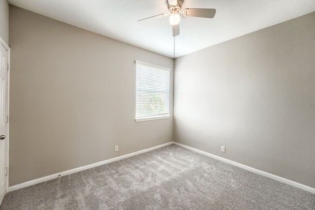 Building Photo - 2515 Allred Dr