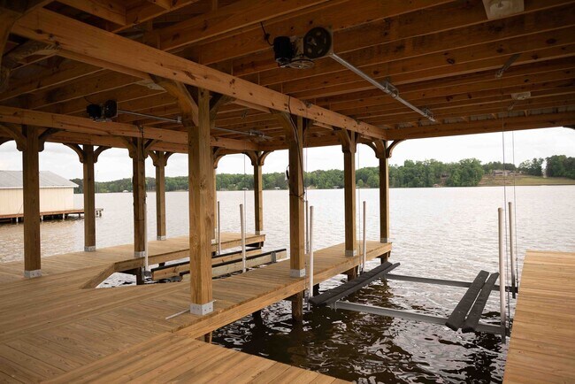 Building Photo - 418 Riverton Dr