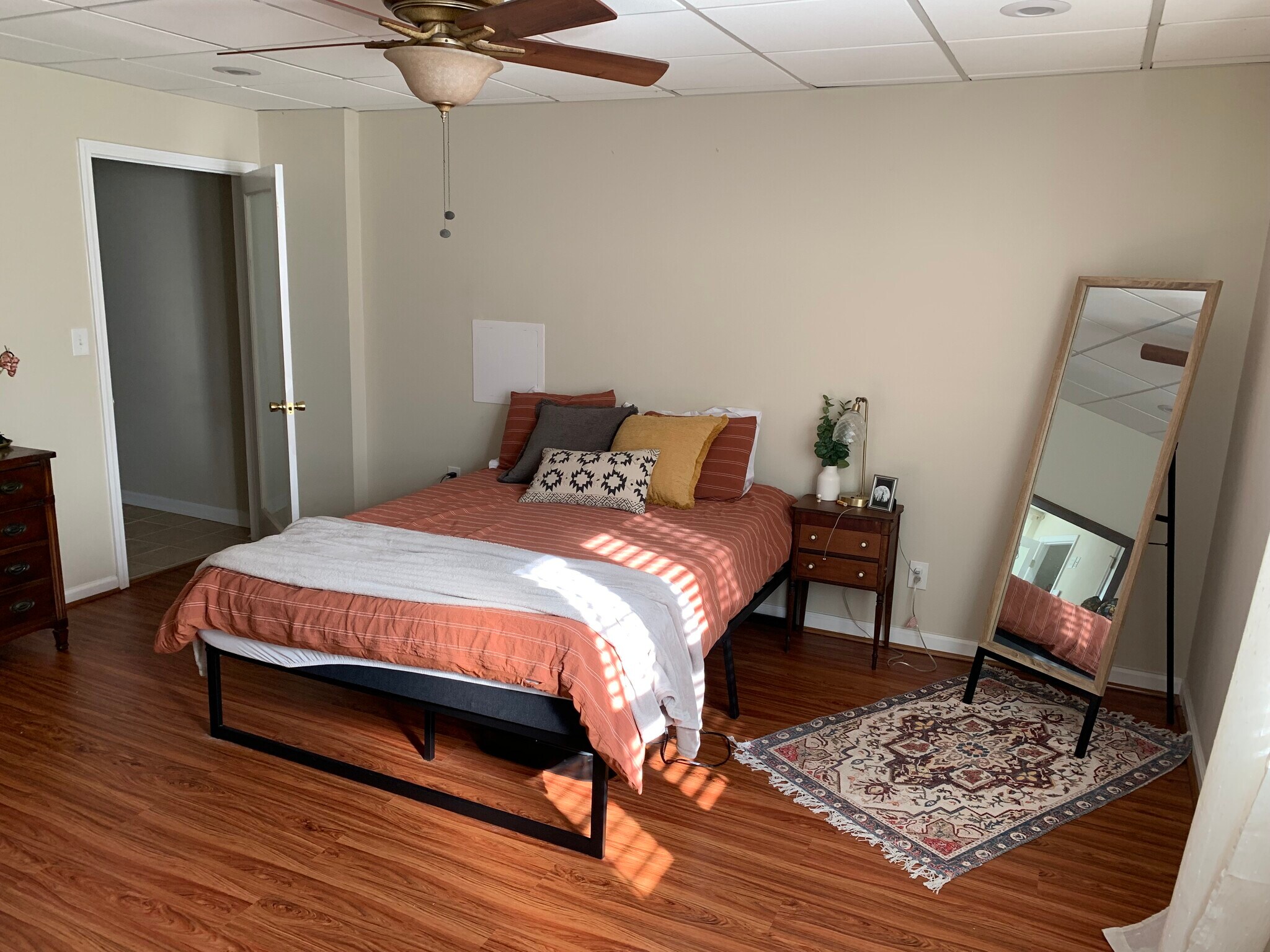 Bedroom (Sunny/Spacious) - 2761 Cocklebur Rd