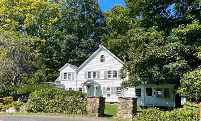 Building Photo - 301 Haviland Rd