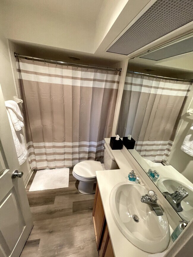 Building Photo - 1335 Summit Ave