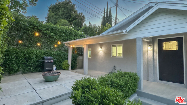 Building Photo - 2749 Griffith Park Blvd