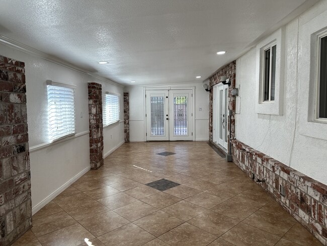 Building Photo - 4611 Harrison St