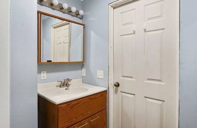 Building Photo - 710 E Park St