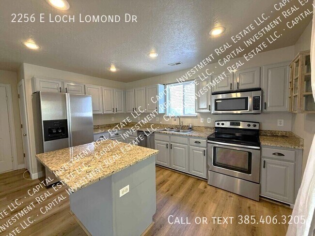 Building Photo - 2256 Loch Lomond Dr