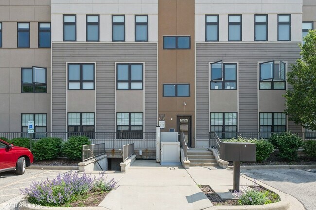 Building Photo - 500 N Northwest Hwy