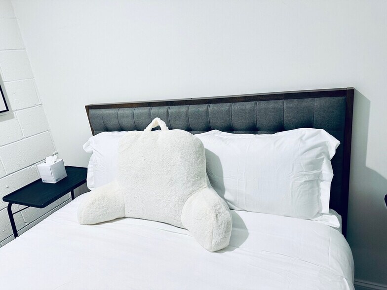 Building Photo - 107 David St