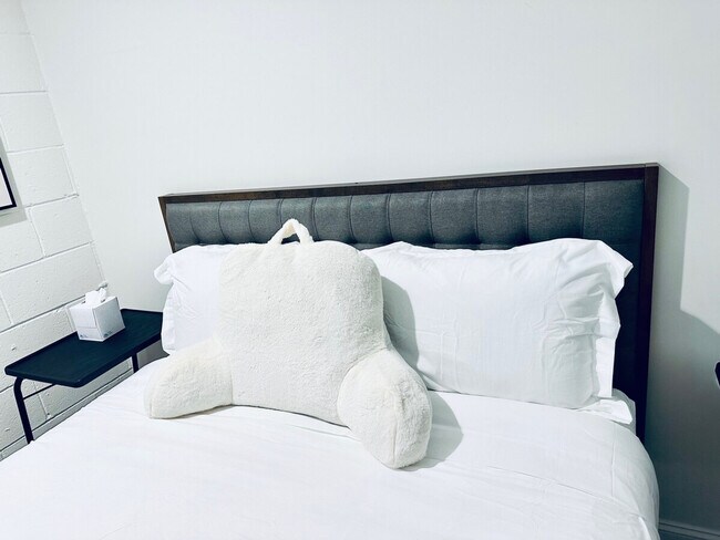 Building Photo - 86 Crest Ln