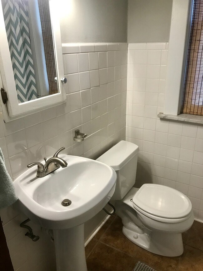 Building Photo - lovely renovated home