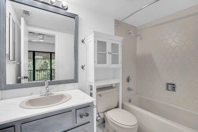 Building Photo - 1701 Presidential Way