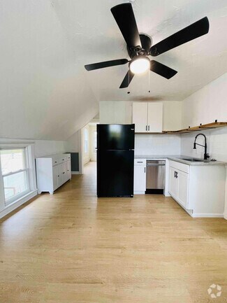 Building Photo - 2051 W 45th St