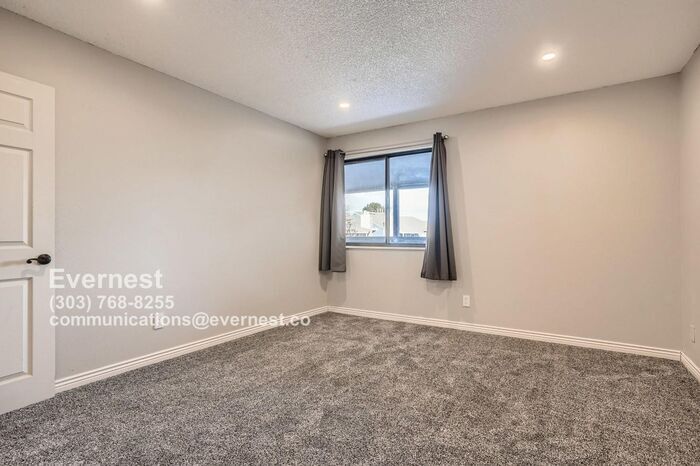 Building Photo - 8335 Fairmount Dr