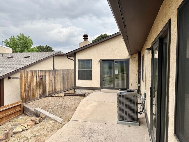 Building Photo - 2 Bedroom Patio Home With Central Air Conditioning