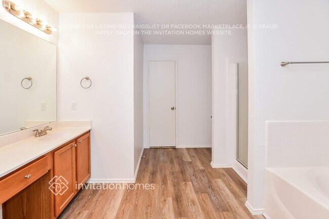 Building Photo - 1001 Windsor Ln