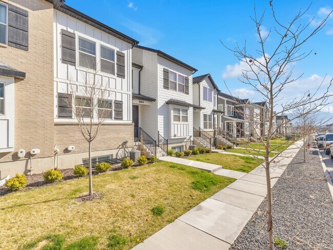 Building Photo - 3964 Hardman Way