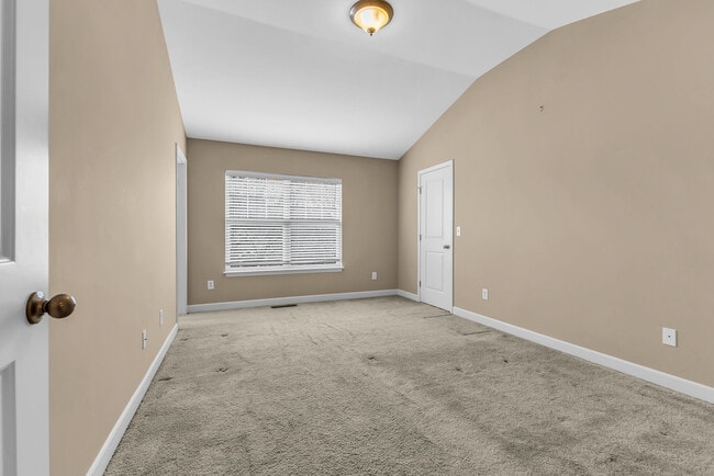 Building Photo - 553 Rosedale Ave