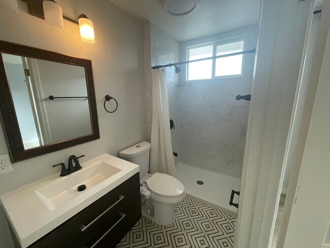 Building Photo - $3690 -- Charming, Centrally Located Singl...
