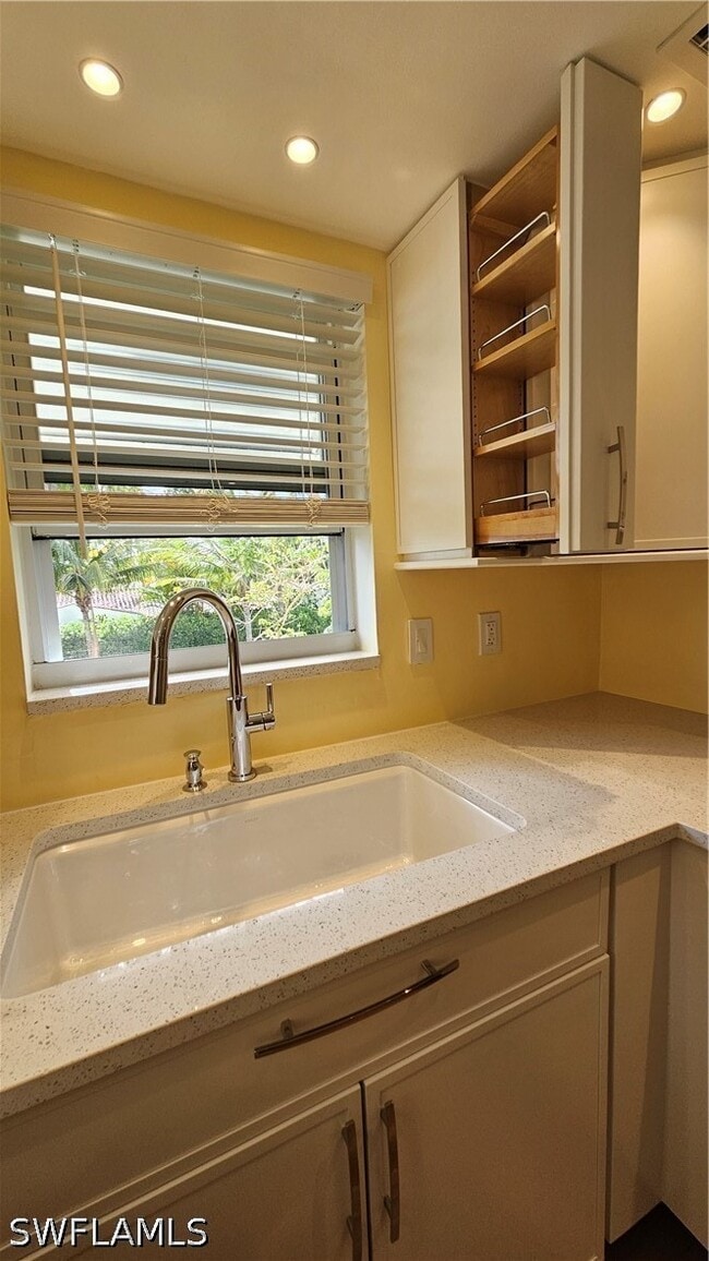 Building Photo - 301 6th Ave S