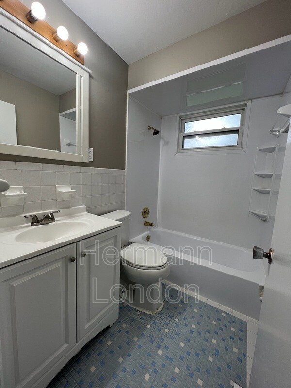 Building Photo - 750 Blackbird Dr