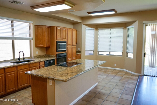 Building Photo - 541 N Danielson Way