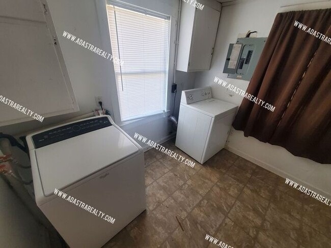 Building Photo - Charming 2 Bedroom Bungalow in WALDO-Avail...