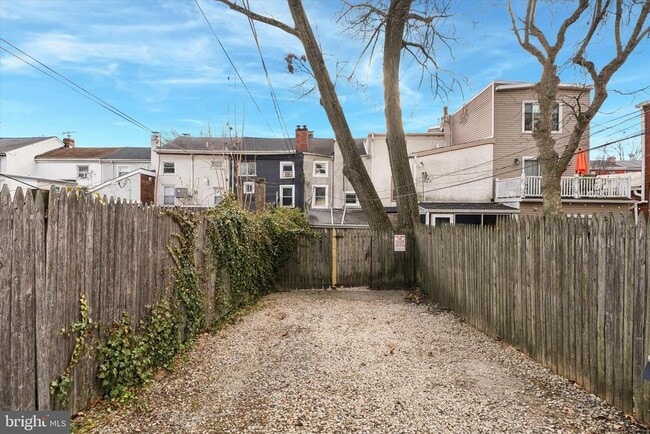 Building Photo - 135 E Miner St