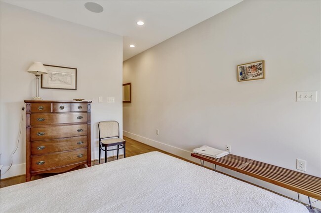 Building Photo - 2024 16th Street NW, # 3