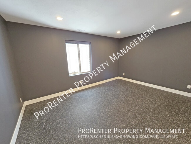 Building Photo - 843 Eaglepointe Dr