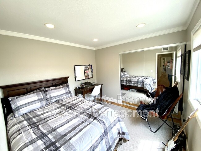 Building Photo - 2767 Southampton Rd