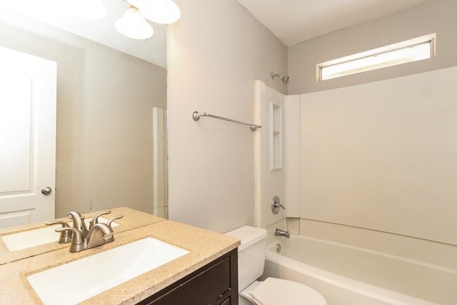 Building Photo - 6637 Queensclub Dr