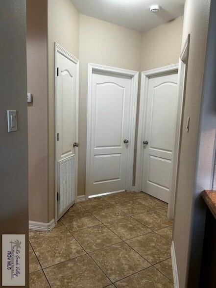 Building Photo - 6654 Pino Azul Dr