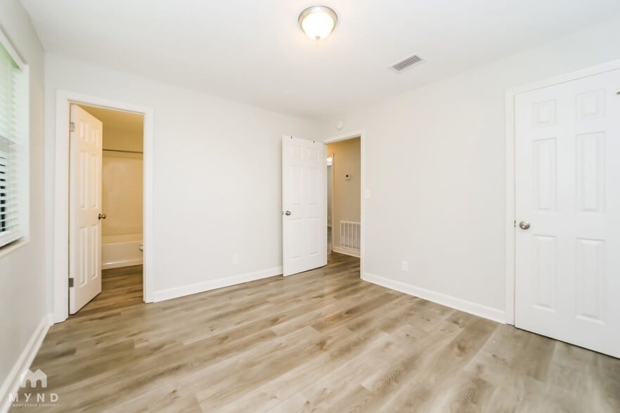 Building Photo - 10535 Jolynn Rd