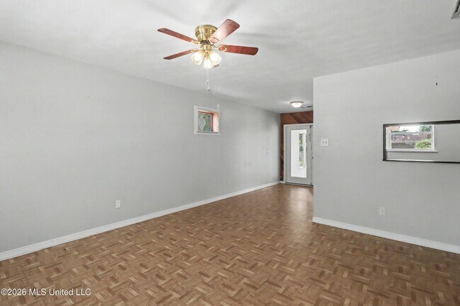 Building Photo - 4625 Hilltop Dr