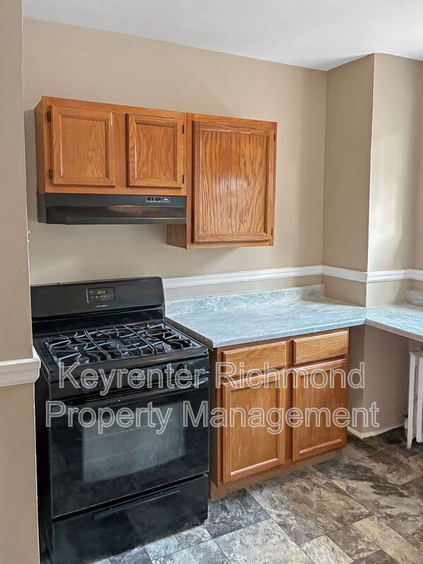 Building Photo - 2806 Hawthorne Ave